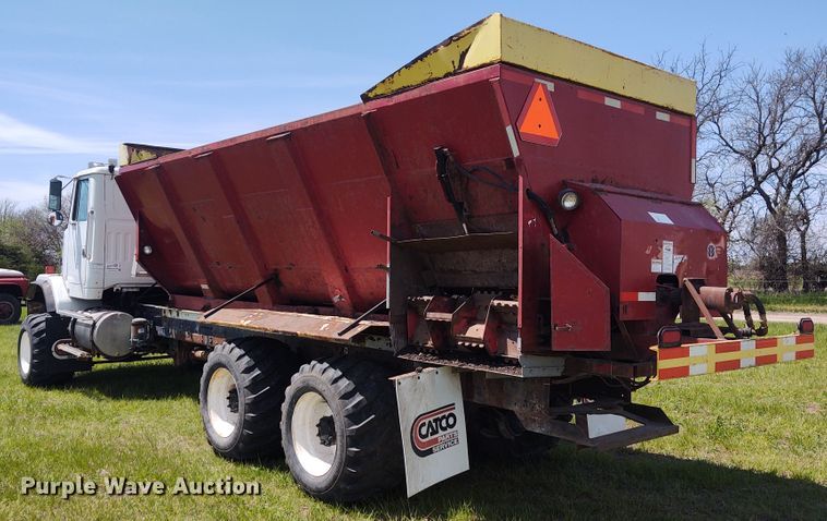 image for item DE6923 1992 Volvo White GMC Autocar applicator truck