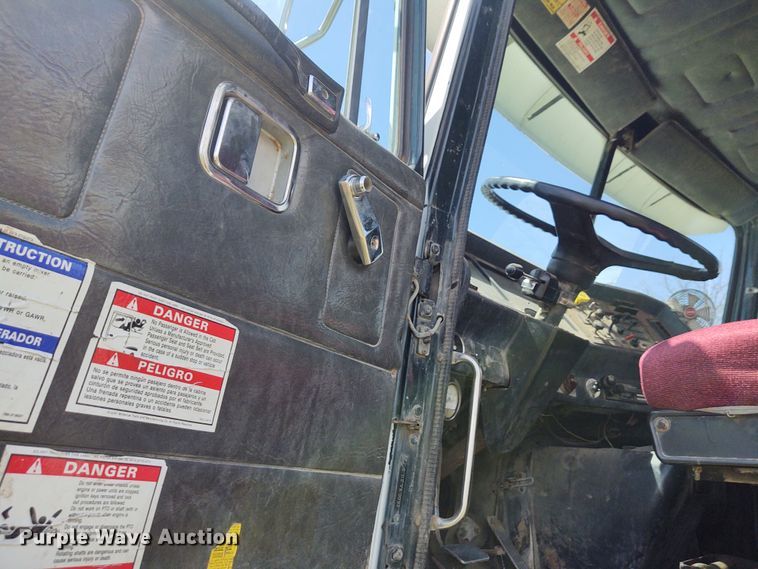 image for item DE6923 1992 Volvo White GMC Autocar applicator truck