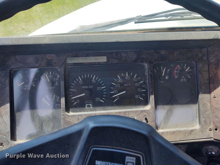 image for item DE6923 1992 Volvo White GMC Autocar applicator truck