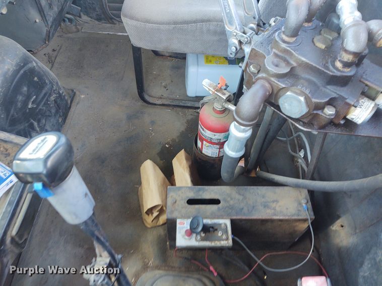 image for item DE6923 1992 Volvo White GMC Autocar applicator truck