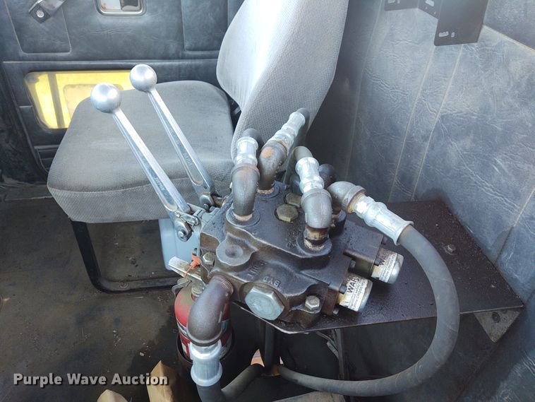 image for item DE6923 1992 Volvo White GMC Autocar applicator truck