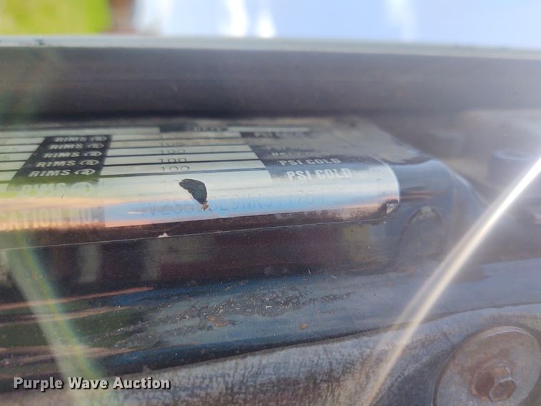 image for item DE6923 1992 Volvo White GMC Autocar applicator truck