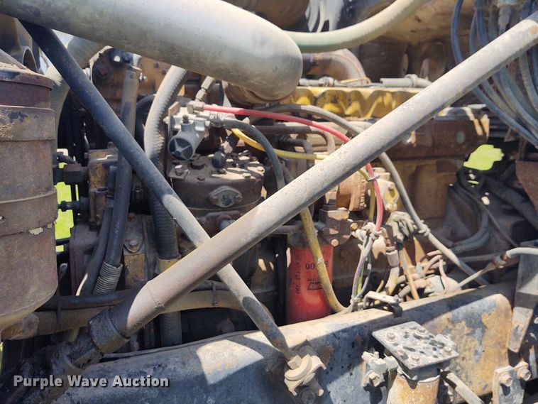 image for item DE6923 1992 Volvo White GMC Autocar applicator truck