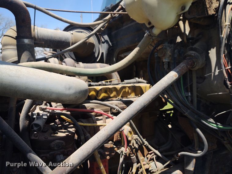 image for item DE6923 1992 Volvo White GMC Autocar applicator truck