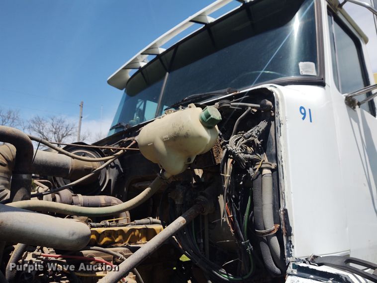 image for item DE6923 1992 Volvo White GMC Autocar applicator truck