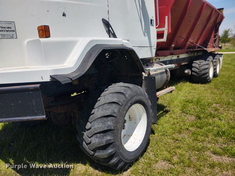 image for item DE6923 1992 Volvo White GMC Autocar applicator truck