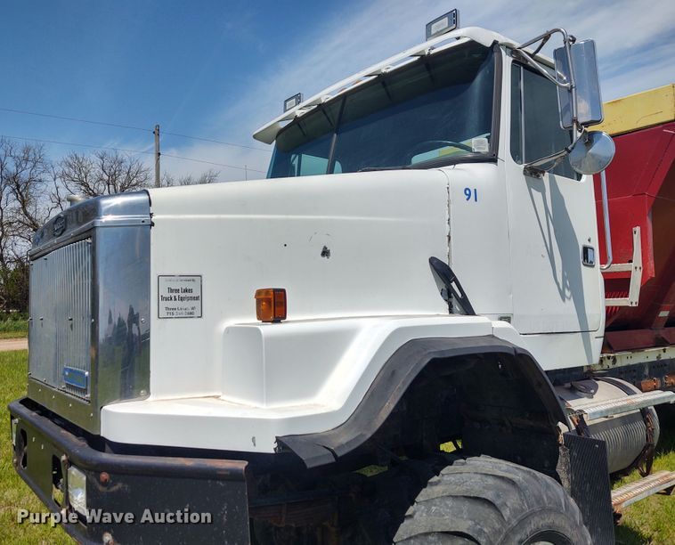 image for item DE6923 1992 Volvo White GMC Autocar applicator truck