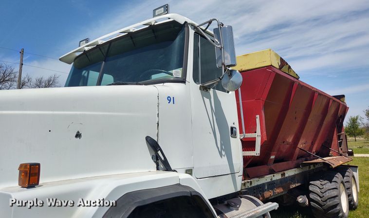 image for item DE6923 1992 Volvo White GMC Autocar applicator truck