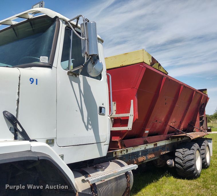 image for item DE6923 1992 Volvo White GMC Autocar applicator truck