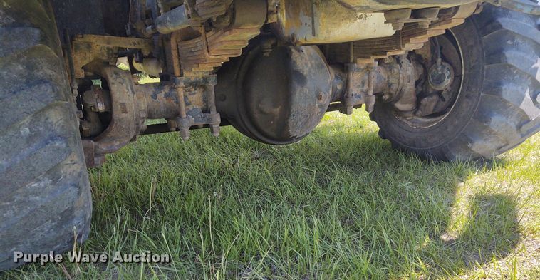 image for item DE6923 1992 Volvo White GMC Autocar applicator truck