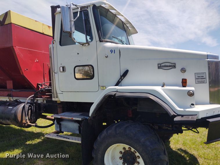 image for item DE6923 1992 Volvo White GMC Autocar applicator truck