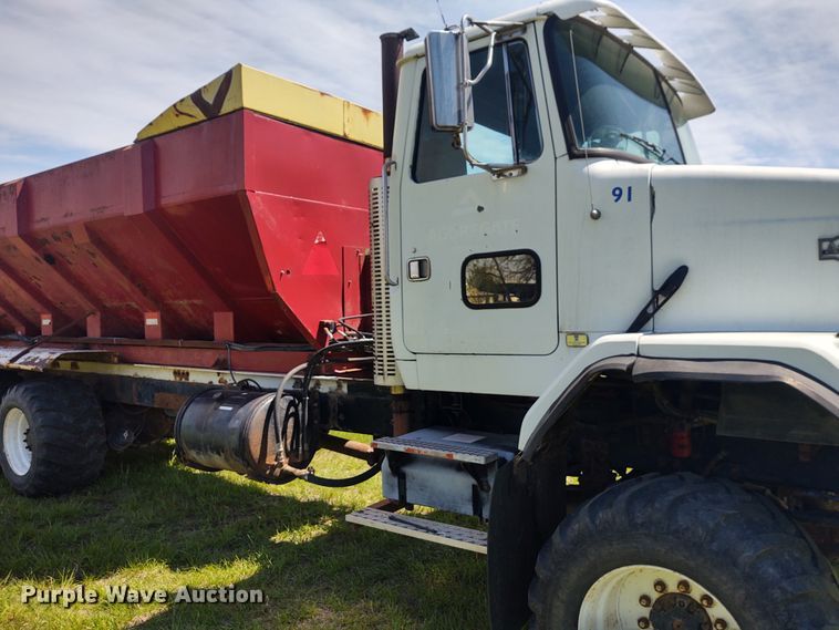 image for item DE6923 1992 Volvo White GMC Autocar applicator truck