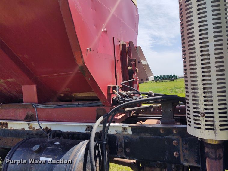 image for item DE6923 1992 Volvo White GMC Autocar applicator truck