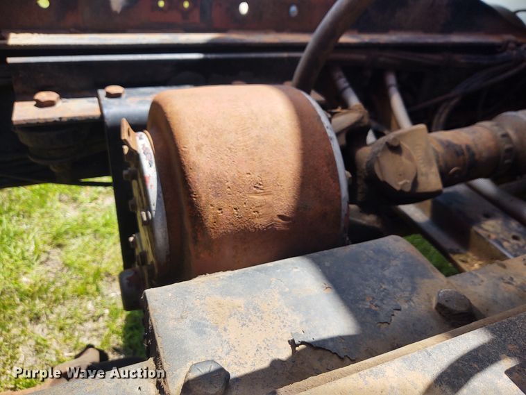 image for item DE6923 1992 Volvo White GMC Autocar applicator truck