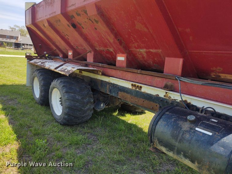 image for item DE6923 1992 Volvo White GMC Autocar applicator truck