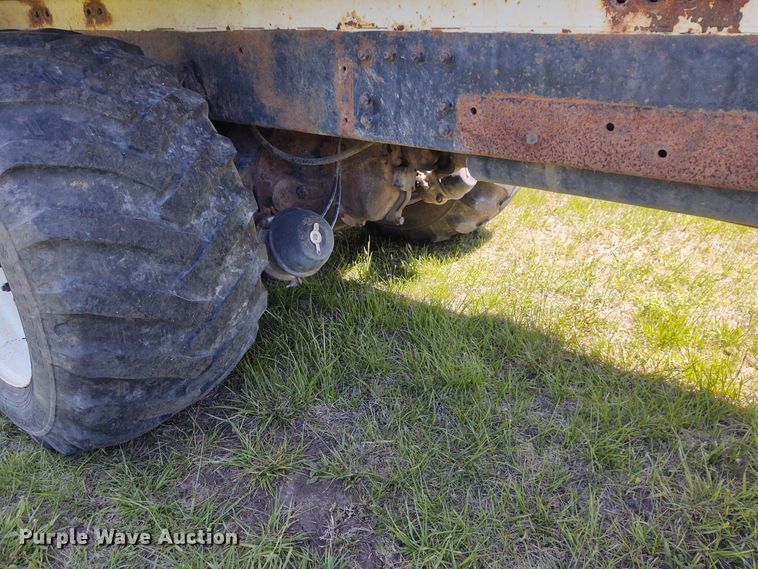 image for item DE6923 1992 Volvo White GMC Autocar applicator truck