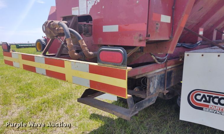 image for item DE6923 1992 Volvo White GMC Autocar applicator truck