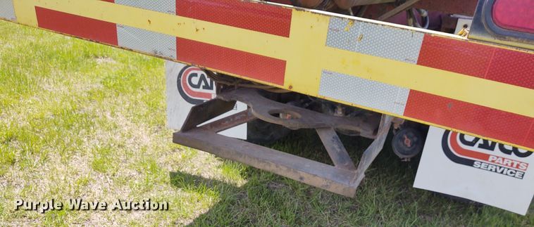 image for item DE6923 1992 Volvo White GMC Autocar applicator truck