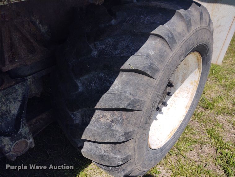 image for item DE6923 1992 Volvo White GMC Autocar applicator truck