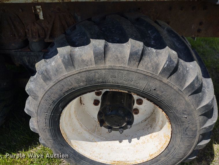 image for item DE6923 1992 Volvo White GMC Autocar applicator truck