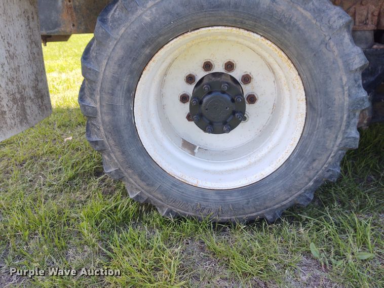 image for item DE6923 1992 Volvo White GMC Autocar applicator truck