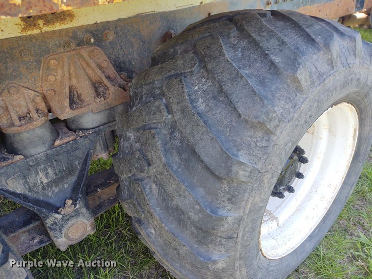 image for item DE6923 1992 Volvo White GMC Autocar applicator truck