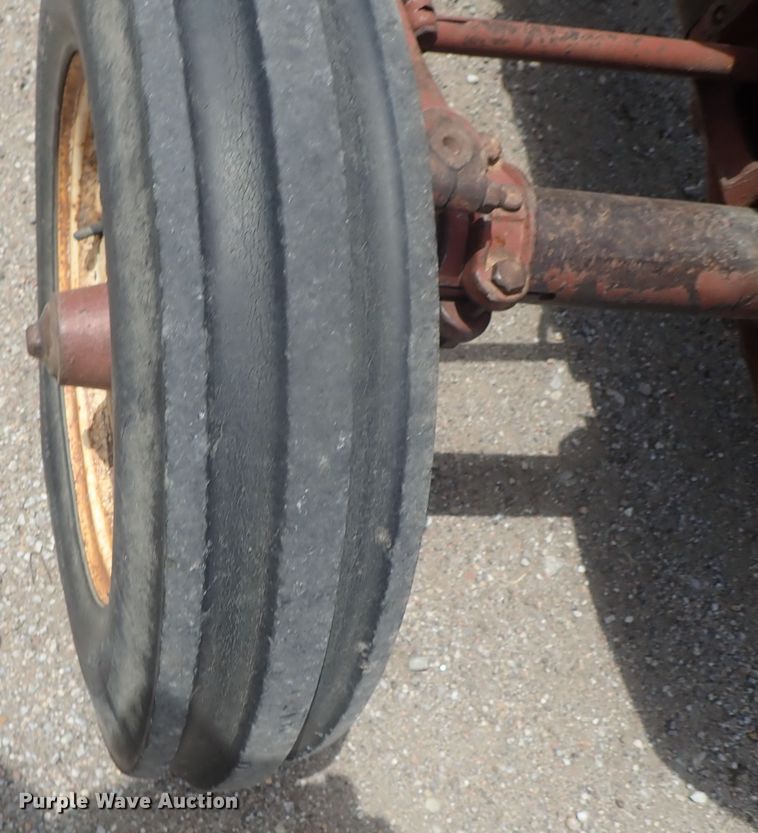 image for item DG3232 Allis Chalmers AC5040  tractor