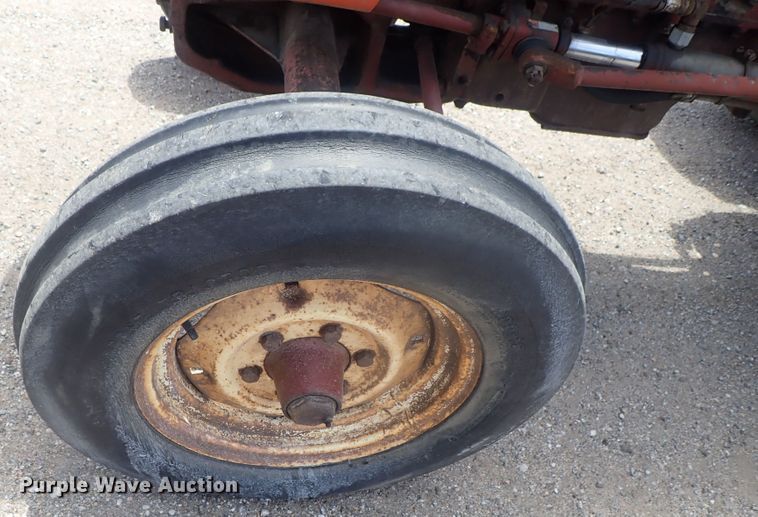 image for item DG3232 Allis Chalmers AC5040  tractor