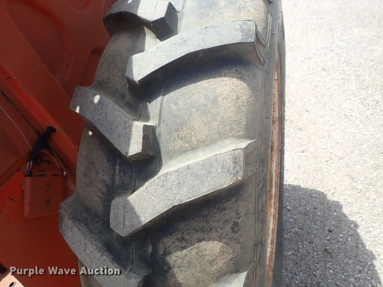 image for item DG3232 Allis Chalmers AC5040  tractor