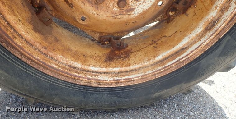 image for item DG3232 Allis Chalmers AC5040  tractor