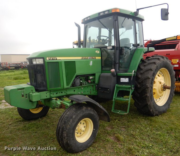 image for item DG5978 2003 John Deere 7810  tractor