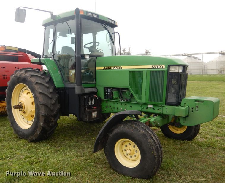 image for item DG5978 2003 John Deere 7810  tractor
