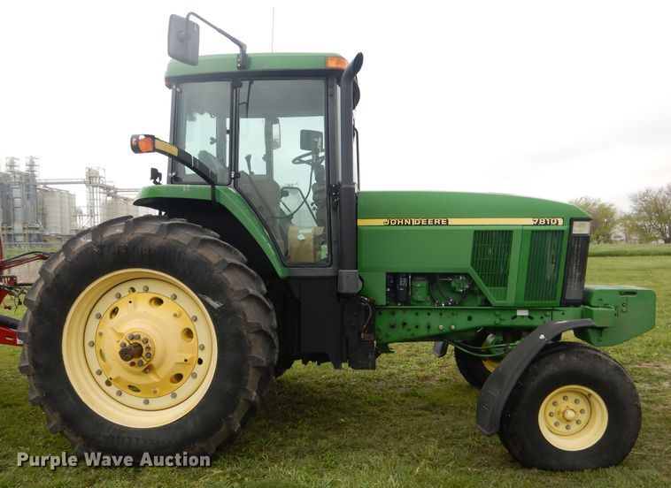image for item DG5978 2003 John Deere 7810  tractor