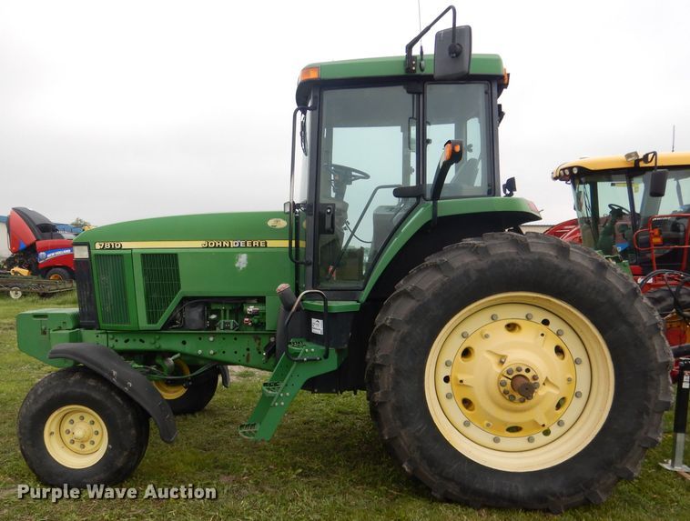 image for item DG5978 2003 John Deere 7810  tractor
