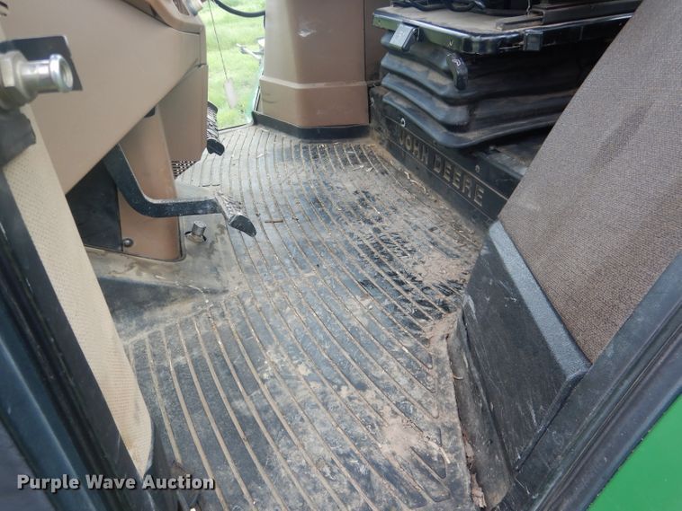 image for item DG5978 2003 John Deere 7810  tractor