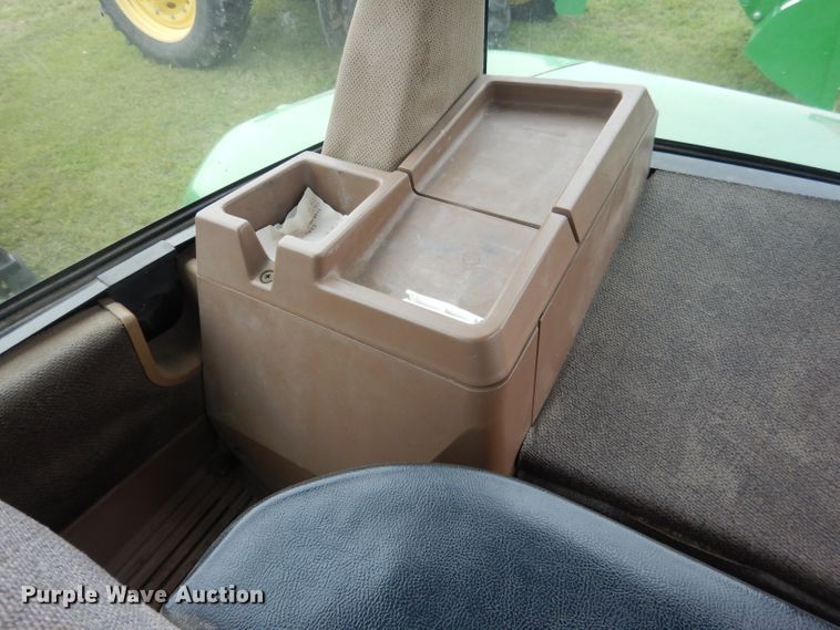 image for item DG5978 2003 John Deere 7810  tractor