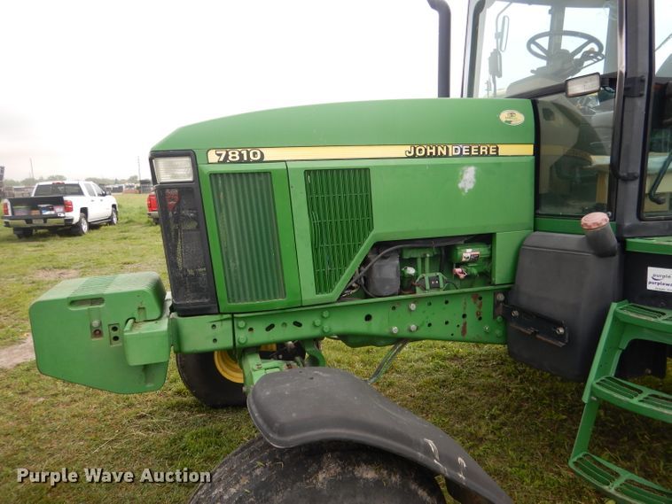 image for item DG5978 2003 John Deere 7810  tractor
