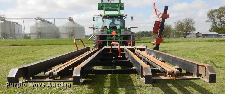 image for item DG5979 Farm King BM2400 bale carrier