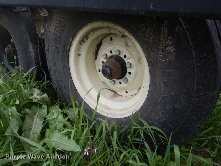 image for item DG5979 Farm King BM2400 bale carrier