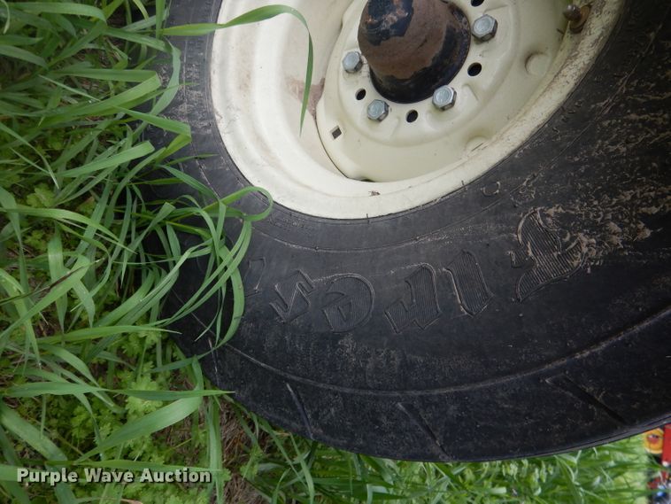 image for item DG5979 Farm King BM2400 bale carrier