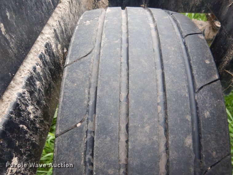 image for item DG5979 Farm King BM2400 bale carrier