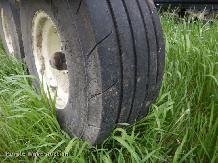 image for item DG5979 Farm King BM2400 bale carrier