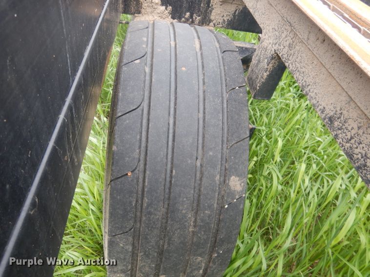 image for item DG5979 Farm King BM2400 bale carrier