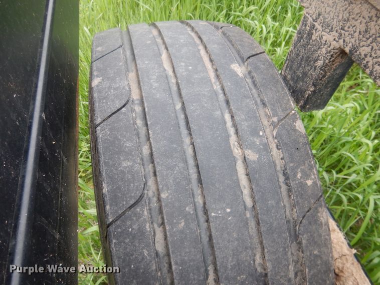 image for item DG5979 Farm King BM2400 bale carrier