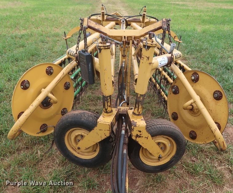 image for item DH0894 2002 Vermeer R23A hay rake