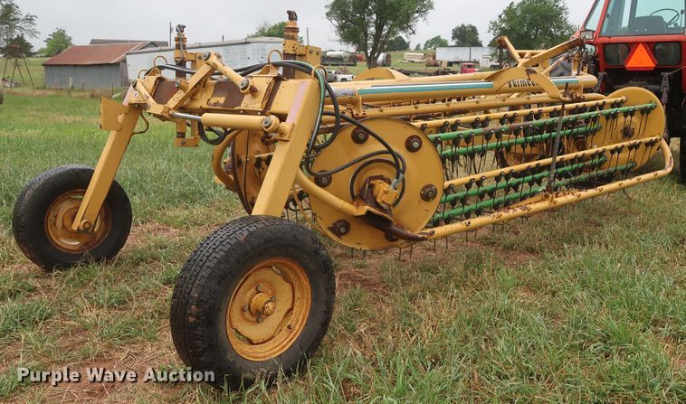 image for item DH0894 2002 Vermeer R23A hay rake