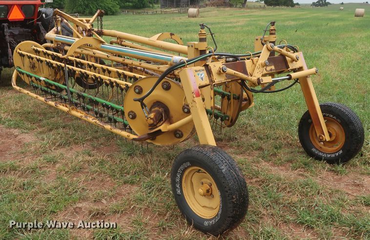 image for item DH0894 2002 Vermeer R23A hay rake
