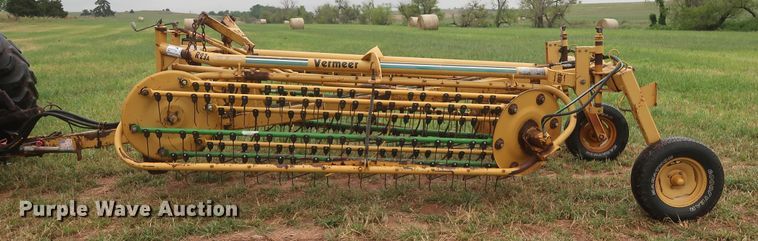 image for item DH0894 2002 Vermeer R23A hay rake