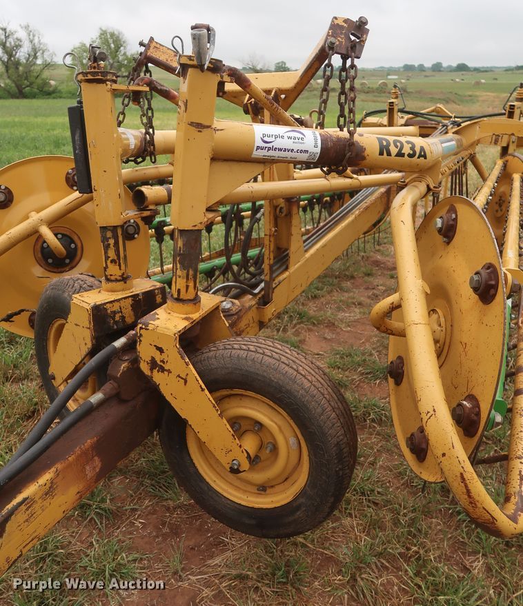 image for item DH0894 2002 Vermeer R23A hay rake