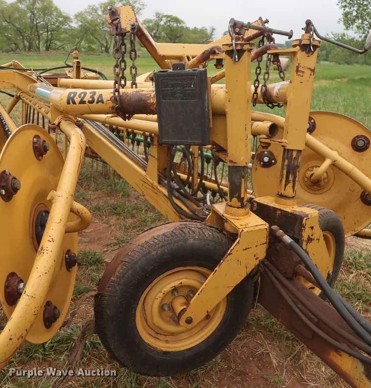 image for item DH0894 2002 Vermeer R23A hay rake